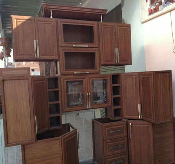 اشكال مطابخ خشمونيوم مساحات صغيرة 2025 4 اشكال مطابخ خشمونيوم مساحات صغيرة