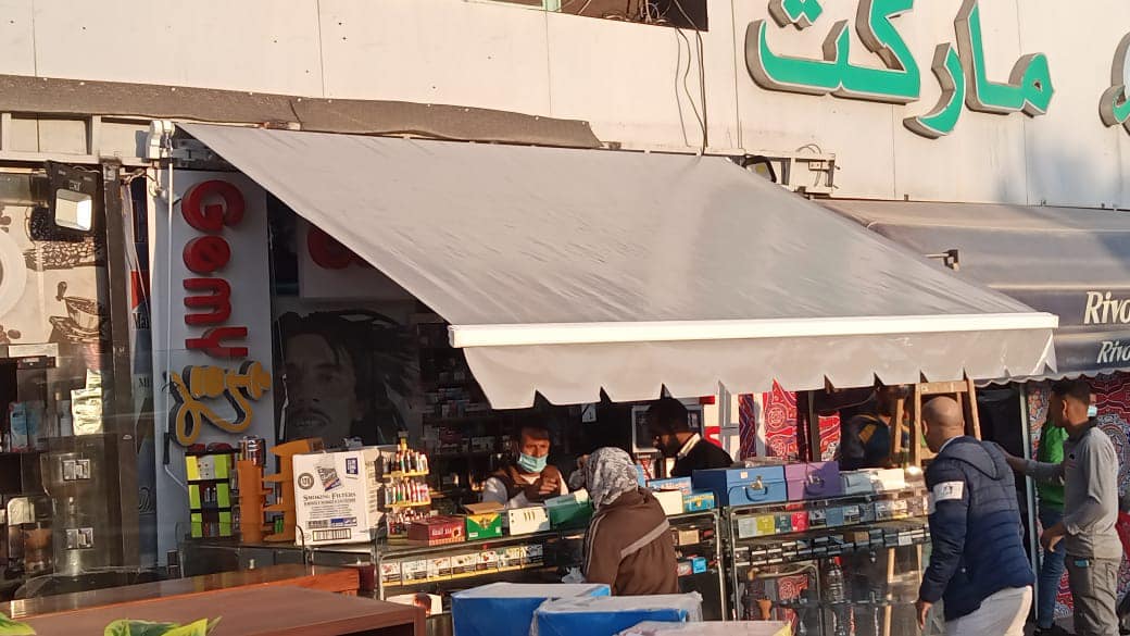 اشكال وأسعار المظلات المتحركة في مصر 01555464501 21 مظلات متحركة يدويا للمحلات فرنساوي
