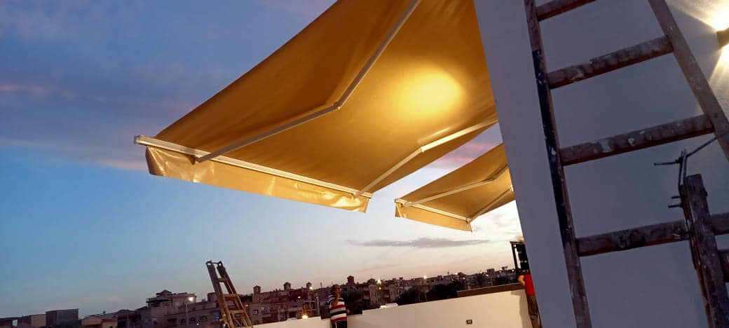 اشكال وأسعار المظلات المتحركة في مصر 01555464501 27 مظلات للسطح فرنساوي متحركة يدويا
