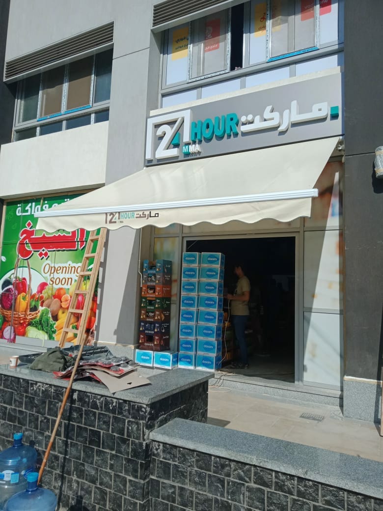 اشكال وأسعار المظلات المتحركة في مصر 01555464501 18 احدث مظلات اوتوماتيك فرنساوي للمحلات